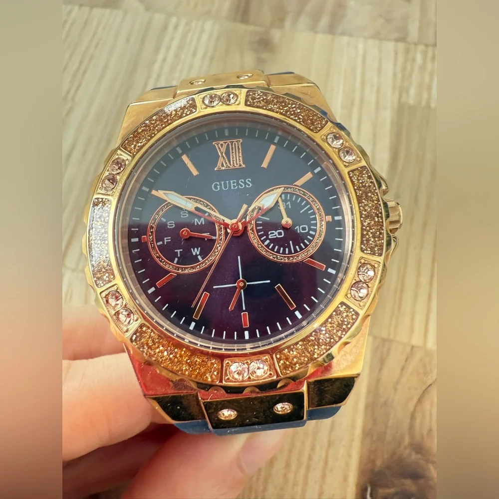 Guess ladies rose gold tone blue silicone sport watch NEW BATTERY